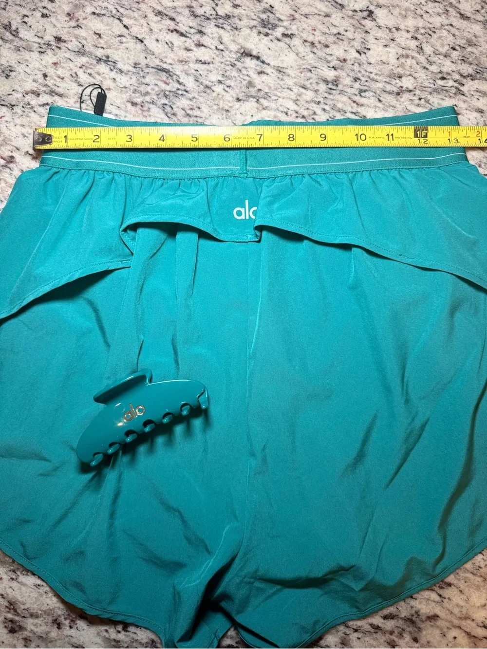 Alo Shorts + Clip in Emerald Isle Match Point Short 90s Claw Clip